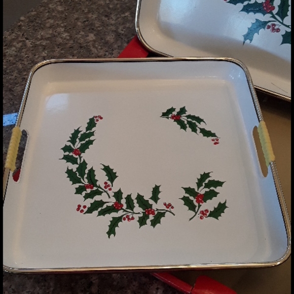 NEW CHRISTMAS 3 piece lacquer tray set - Picture 2 of 4